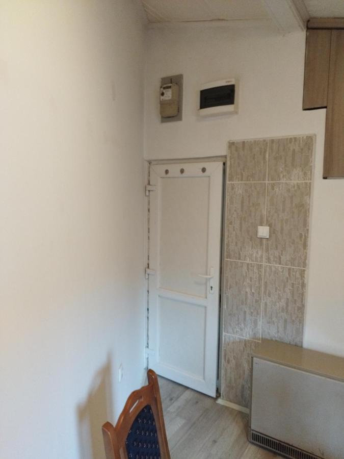 Small Apartment Private Bathroom Strong Wi-Fi Belgrade Exterior photo