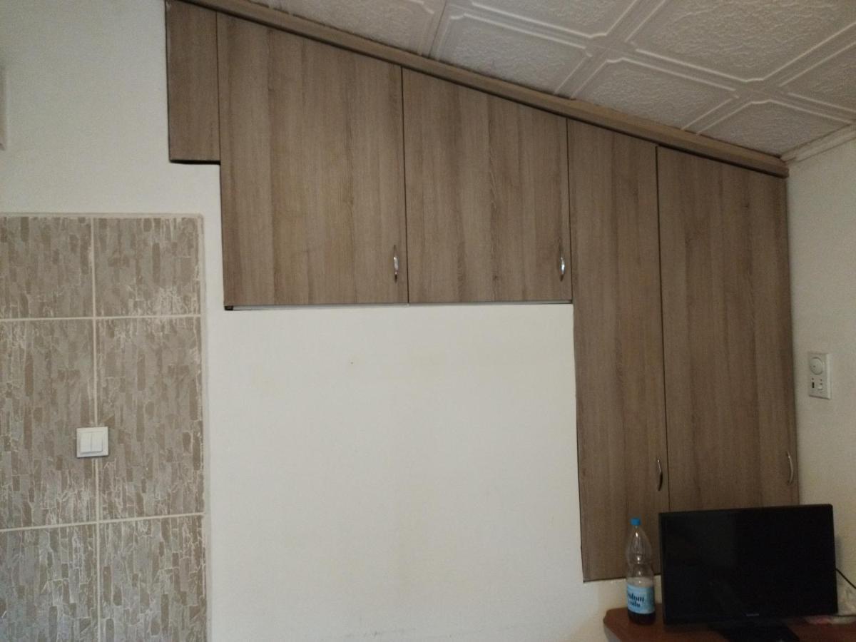 Small Apartment Private Bathroom Strong Wi-Fi Belgrade Exterior photo