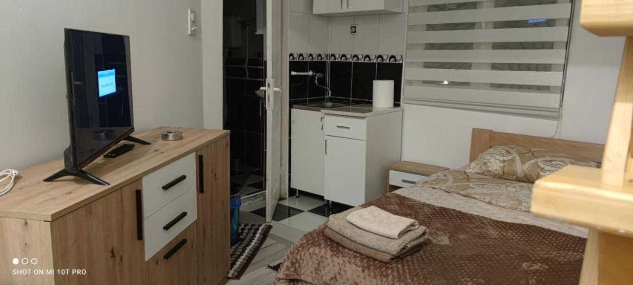 Small Apartment Private Bathroom Strong Wi-Fi Belgrade Exterior photo